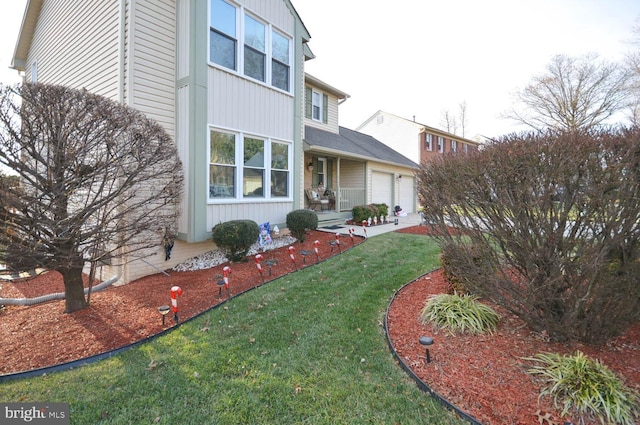 view of front of property featuring a front lawn and a garage