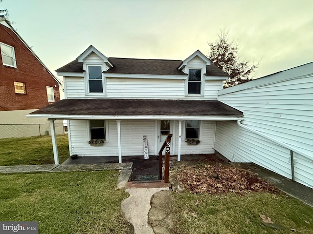 view of front of house featuring a lawn