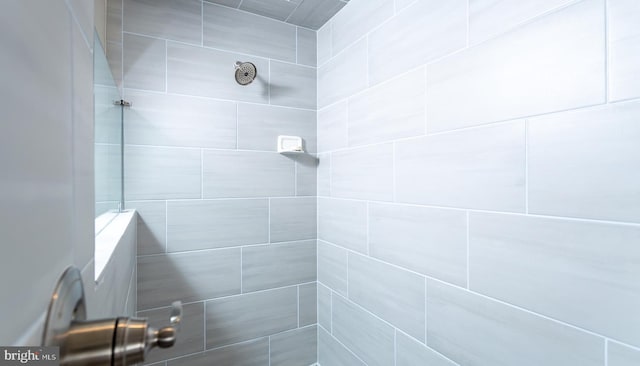 bathroom with a tile shower