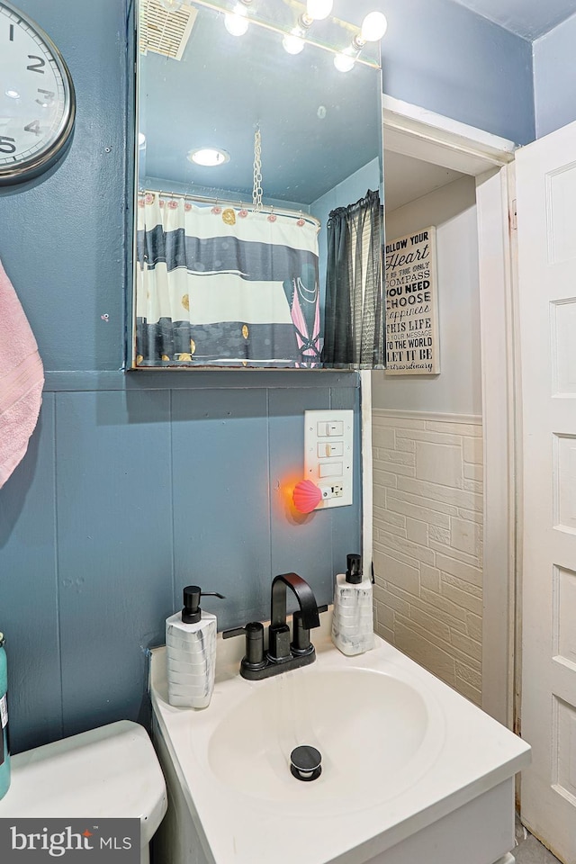 bathroom featuring vanity