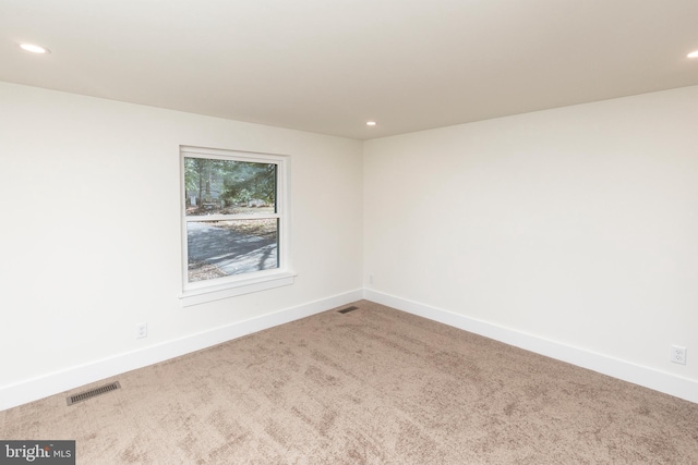 spare room featuring carpet floors