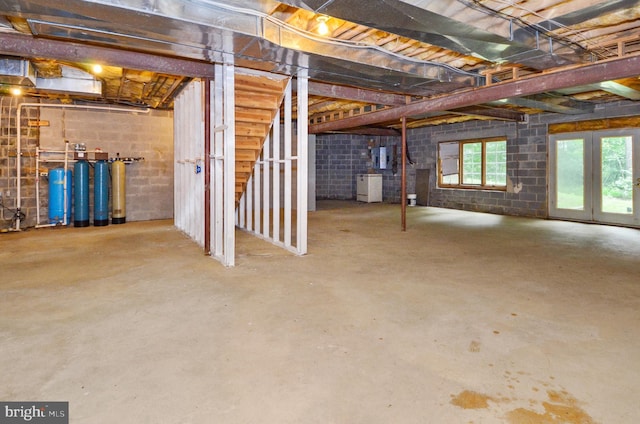 basement with washer / dryer