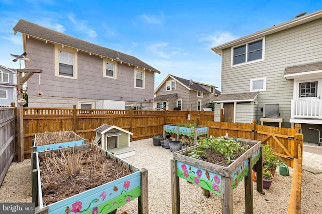 view of yard with a shed