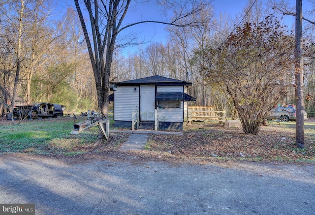 view of outbuilding