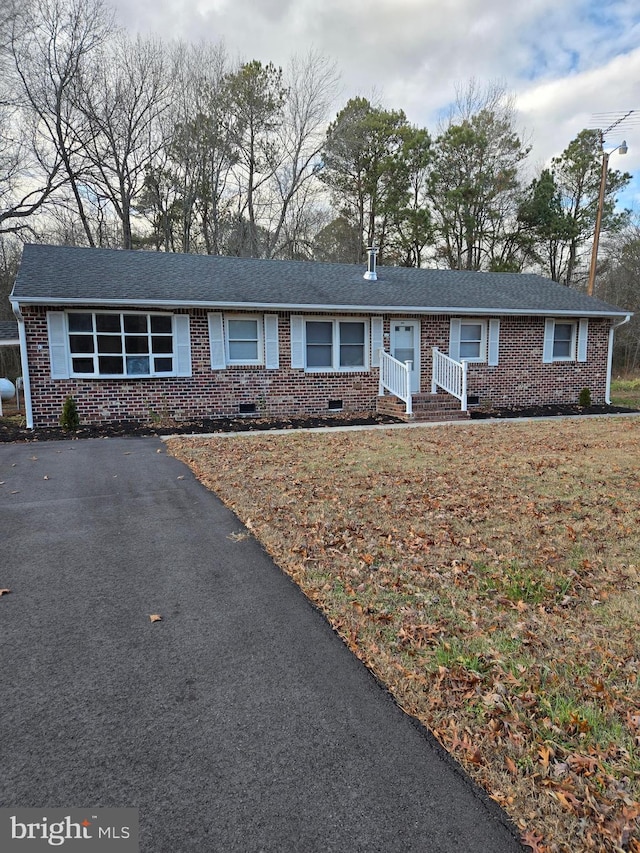 ranch-style house with a front yard