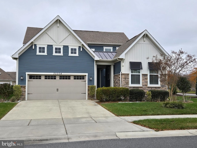 view of front of property featuring a front lawn and a garage