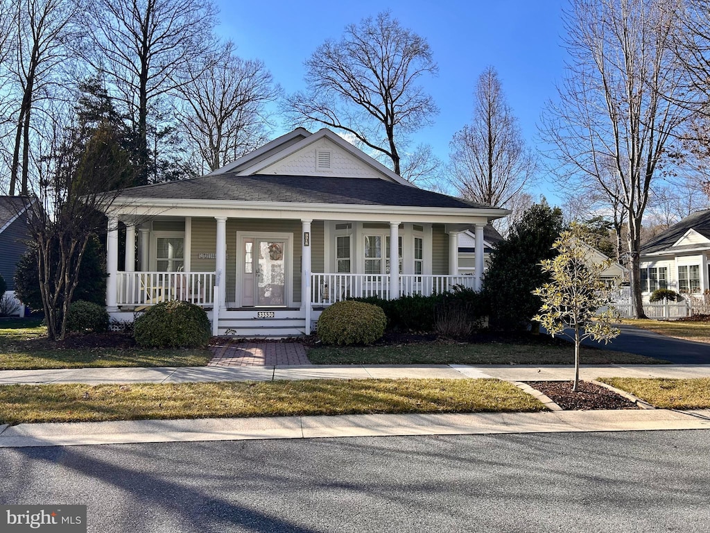 view of front facade with covered porch