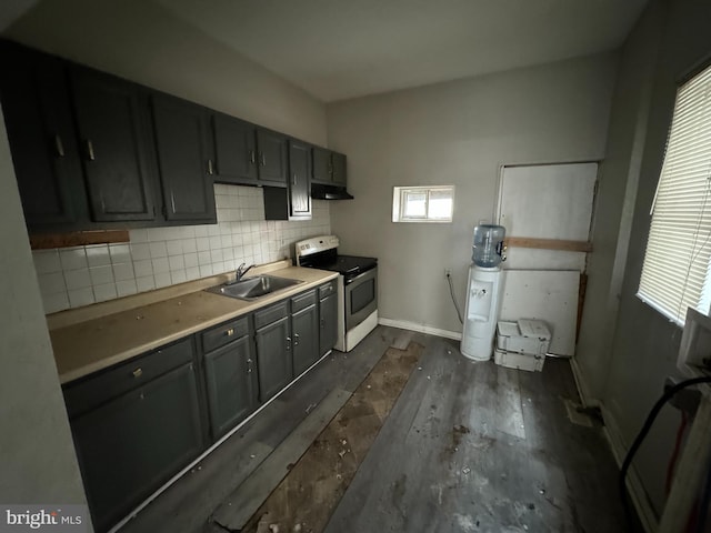 kitchen with gray cabinetry, sink, dark hardwood / wood-style floors, electric stove, and decorative backsplash