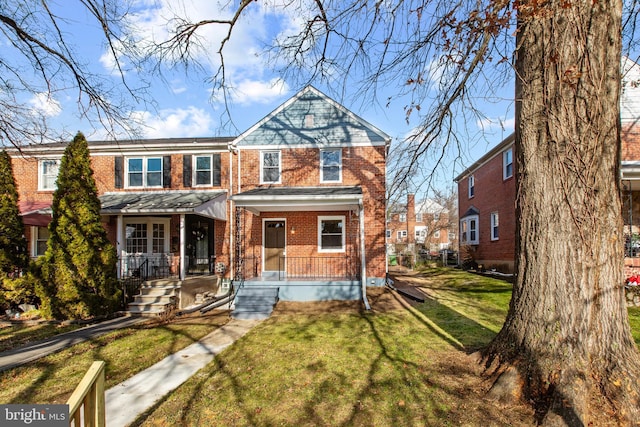 view of front of property featuring covered porch and a front lawn