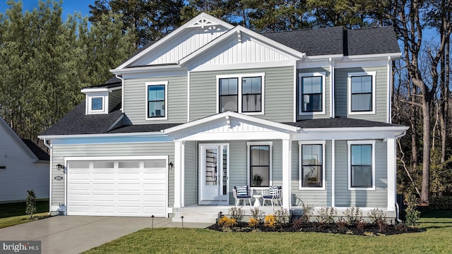 view of front facade with a front yard