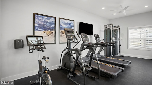 exercise room featuring ceiling fan