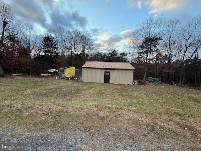 view of yard with an outdoor structure