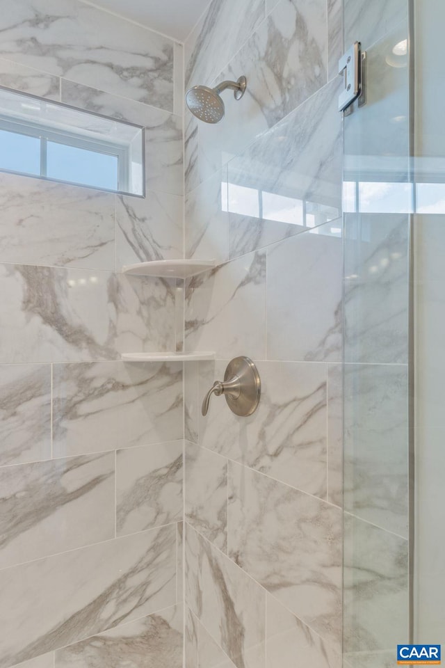 bathroom featuring a tile shower