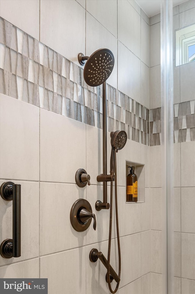 interior details featuring a tile shower