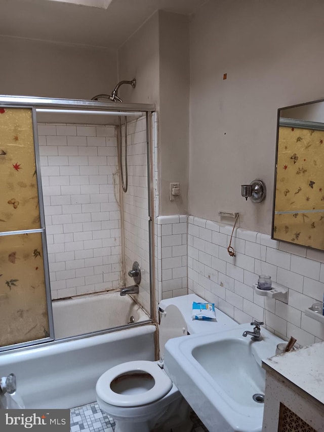 full bathroom with sink, toilet, and tiled shower / bath