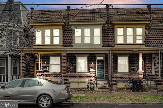 view of front of house with a porch