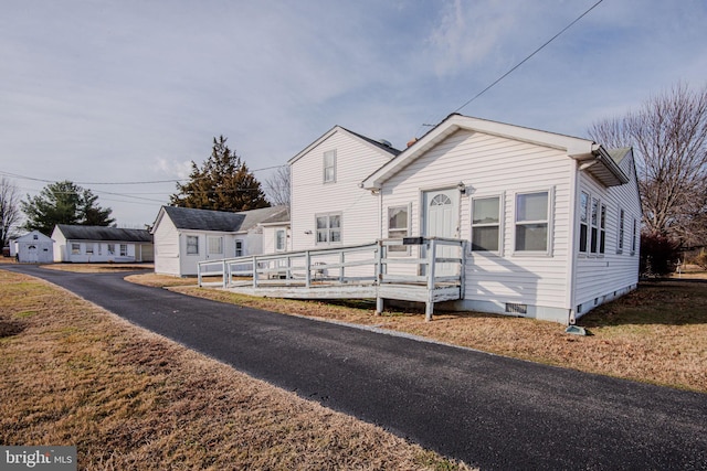 view of front of property featuring a wooden deck