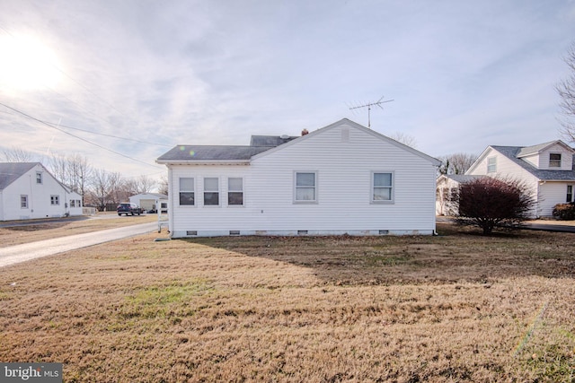 exterior space featuring a yard