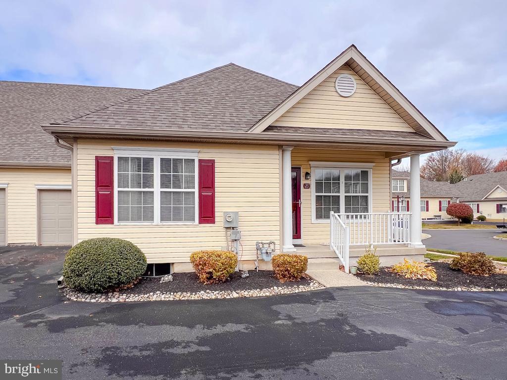 view of front of home featuring covered porch and a garage