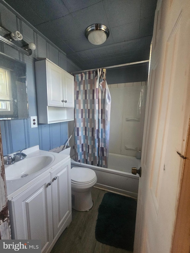 full bathroom with shower / bath combo with shower curtain, vanity, toilet, and wood finished floors