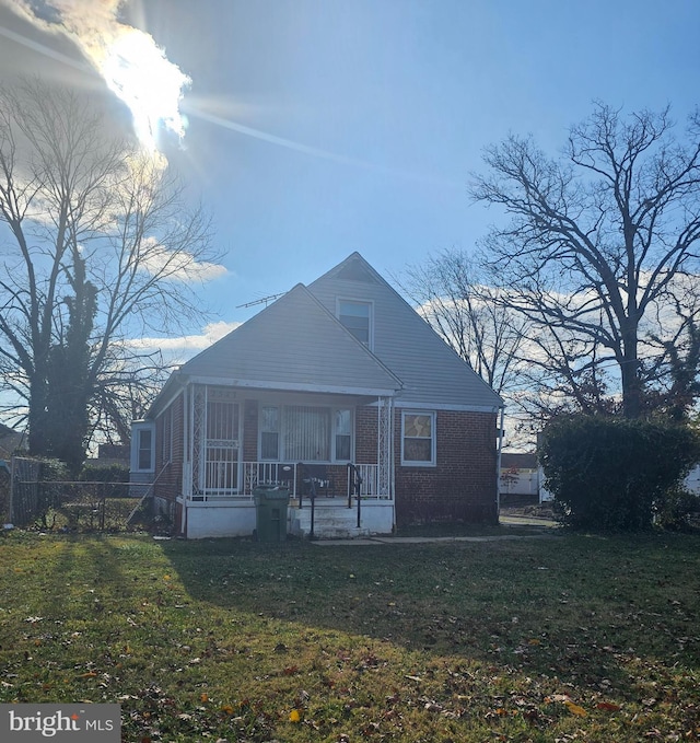 view of front facade featuring covered porch and a front yard