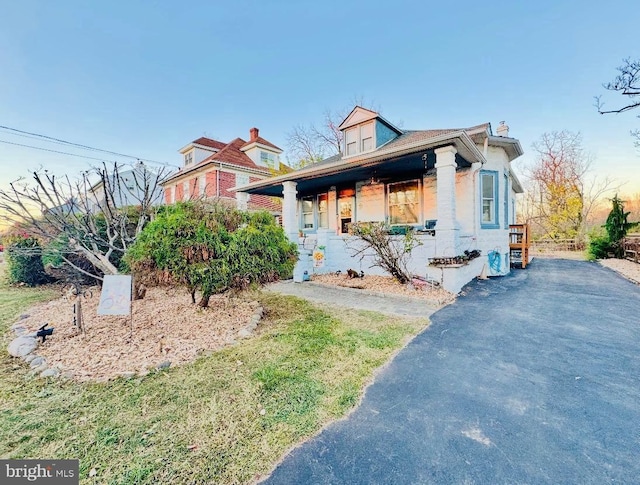 view of front of home with covered porch