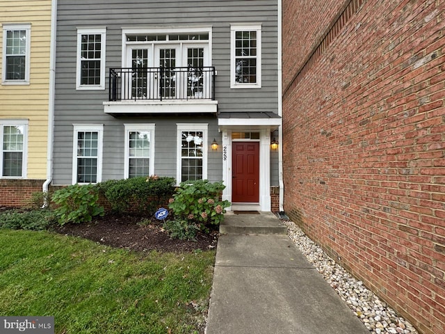 property entrance with a balcony