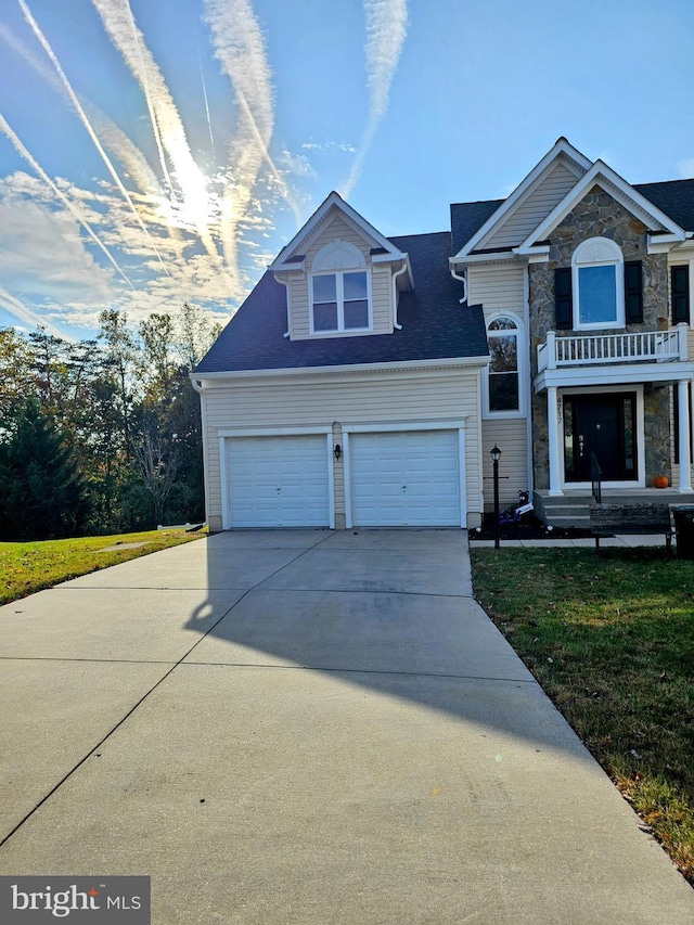 view of front facade with a garage and a front yard