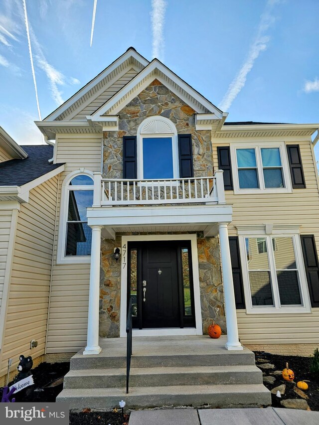 view of front of property with a balcony