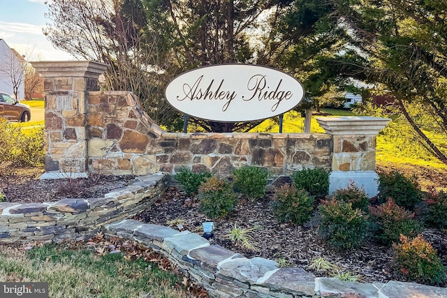 view of community / neighborhood sign