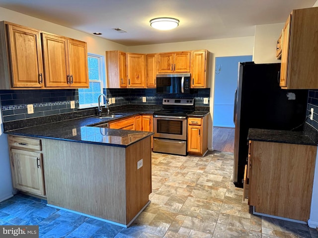 kitchen with kitchen peninsula, stainless steel electric range oven, sink, and tasteful backsplash