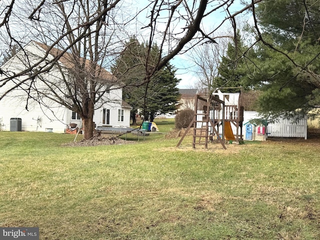 view of yard with cooling unit