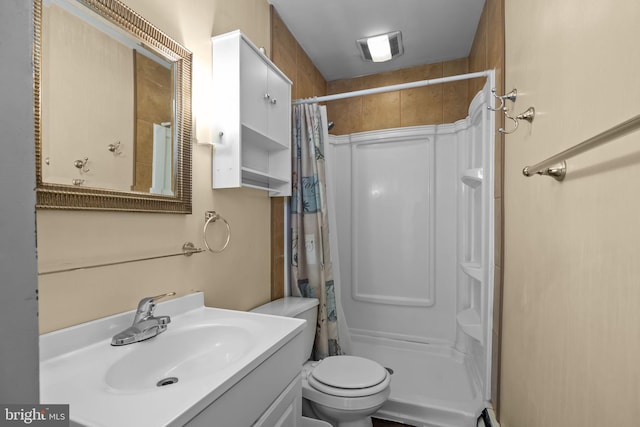 bathroom with toilet, vanity, and a shower with shower curtain