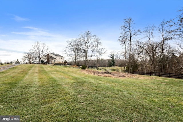 view of yard featuring a rural view