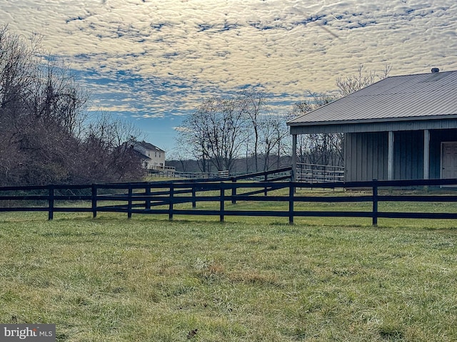 view of yard featuring a rural view