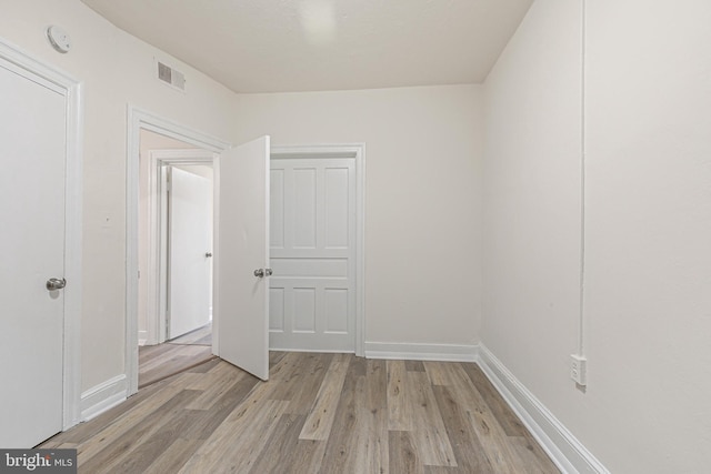 unfurnished room featuring light hardwood / wood-style floors