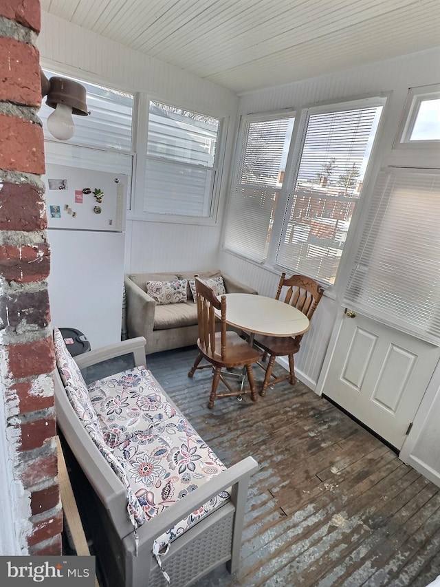 view of sunroom / solarium