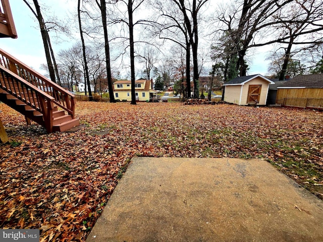 view of yard with a storage unit