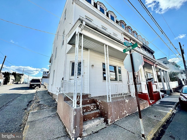 view of front of property with covered porch