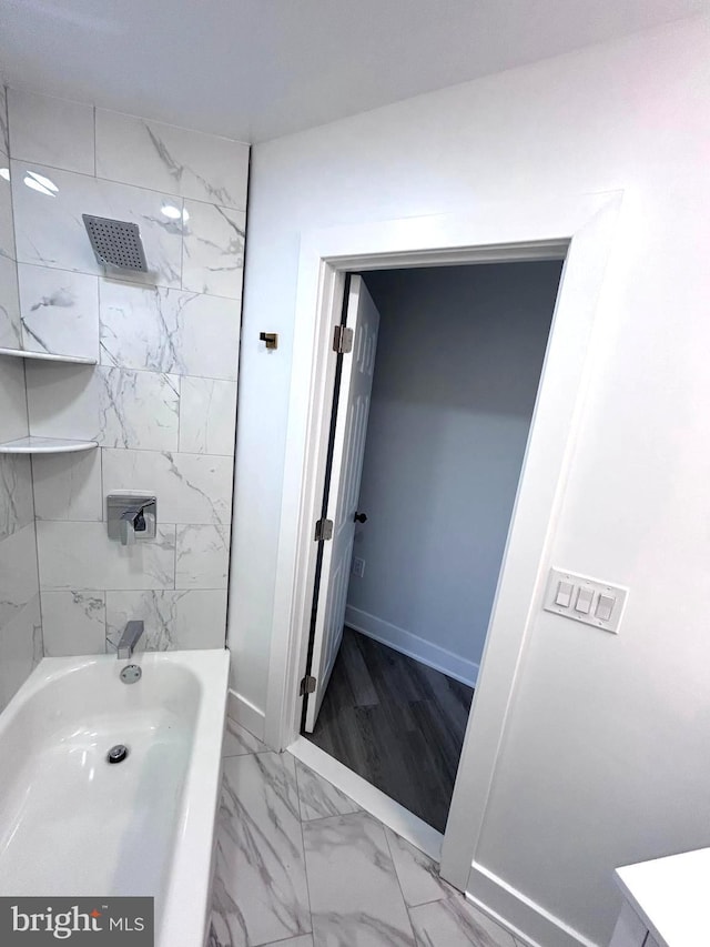 bathroom with bathtub / shower combination