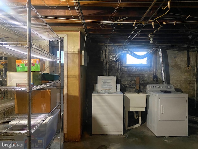 basement with washing machine and dryer