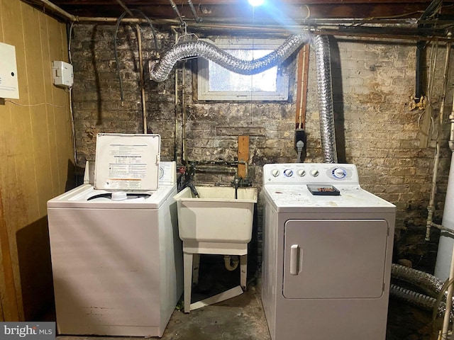 washroom featuring washing machine and dryer