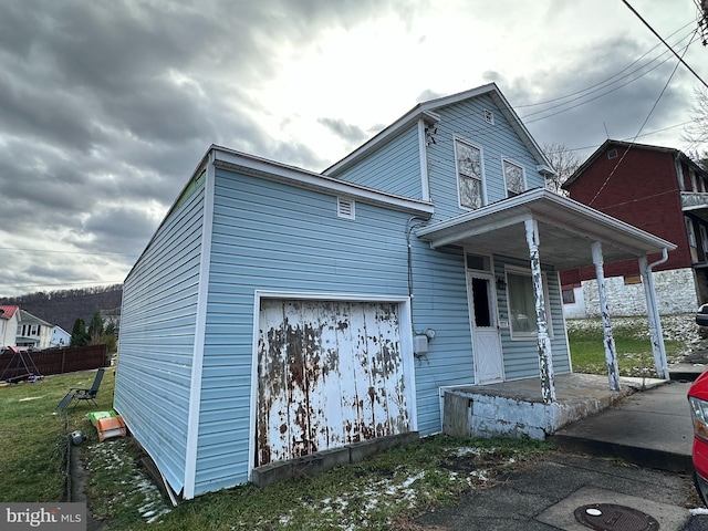 view of front of home with covered porch