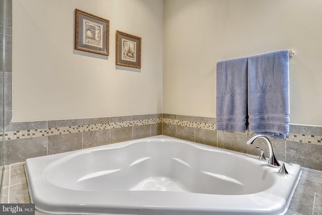 bathroom featuring tiled tub