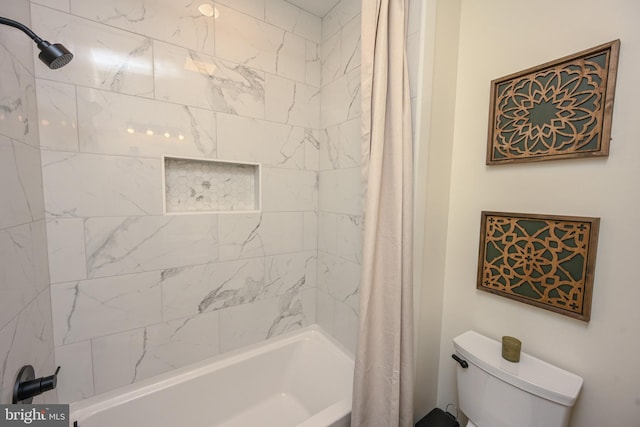 bathroom with shower / bath combo with shower curtain and toilet