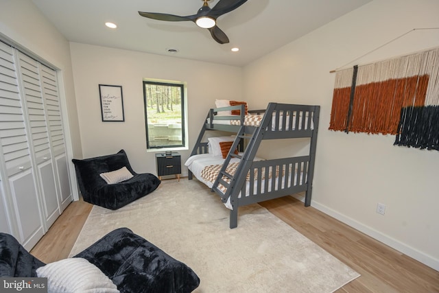 bedroom featuring light wood finished floors, baseboards, ceiling fan, and recessed lighting