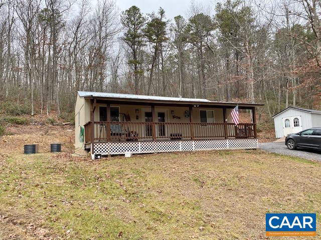 view of front of property featuring a front yard and a porch