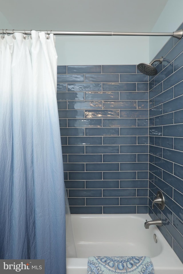 bathroom featuring shower / bath combo with shower curtain