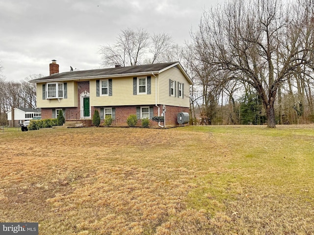 split foyer home featuring a front lawn