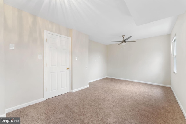 unfurnished room with carpet flooring and ceiling fan